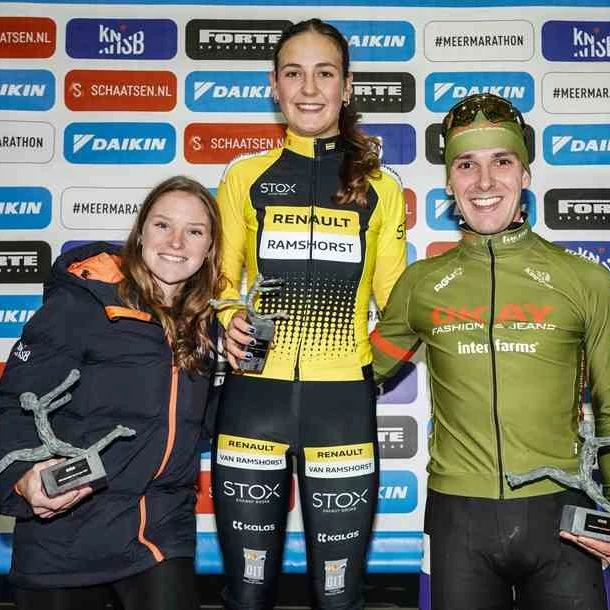 Sofia Schilder is uitgeroepen tot inline talent van het jaar! Ook won zij de talentenprijs bij het marathonschaatsen.
Gefeliciteerd!
Foto : Glenn Wassenbergh
Bron : Schaatsen.nl